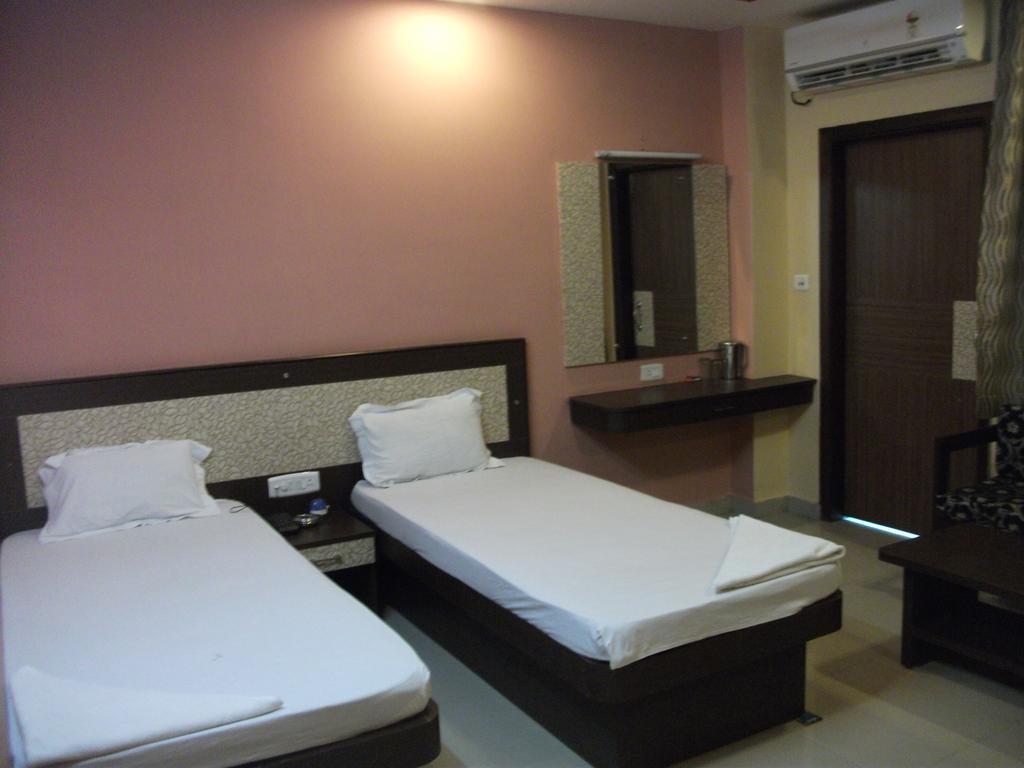 Hotel Parshuram Gauháti Kültér fotó