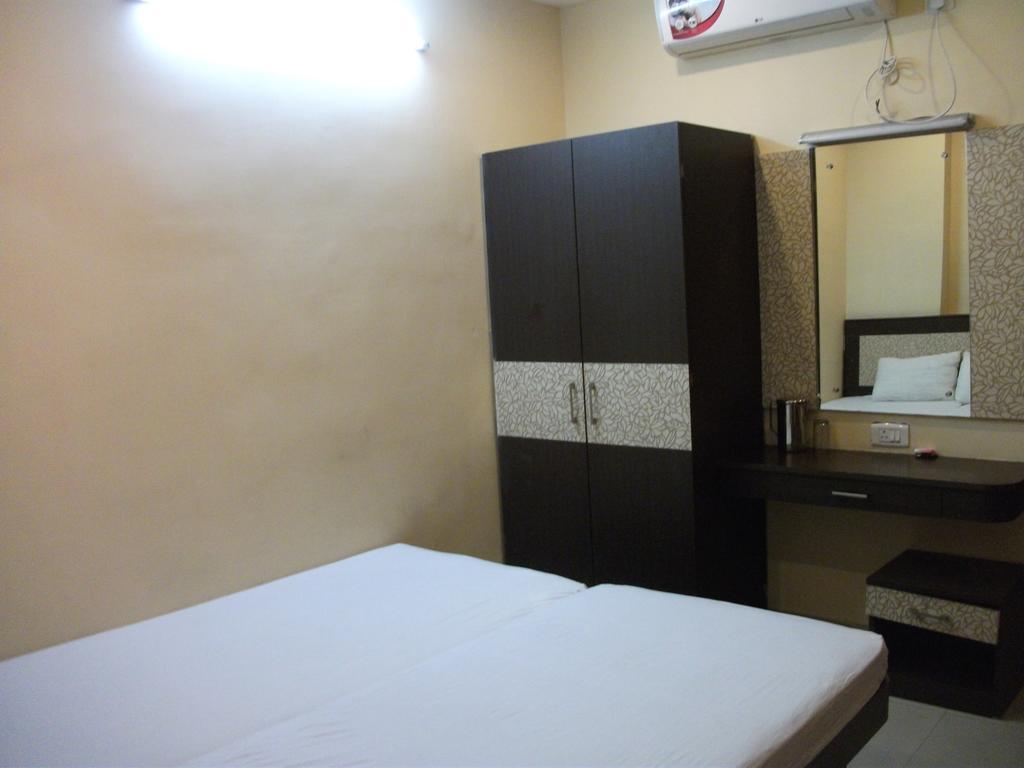 Hotel Parshuram Gauháti Kültér fotó