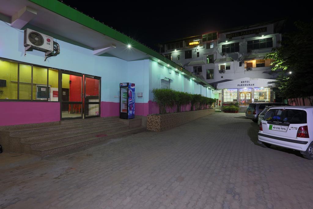 Hotel Parshuram Gauháti Kültér fotó